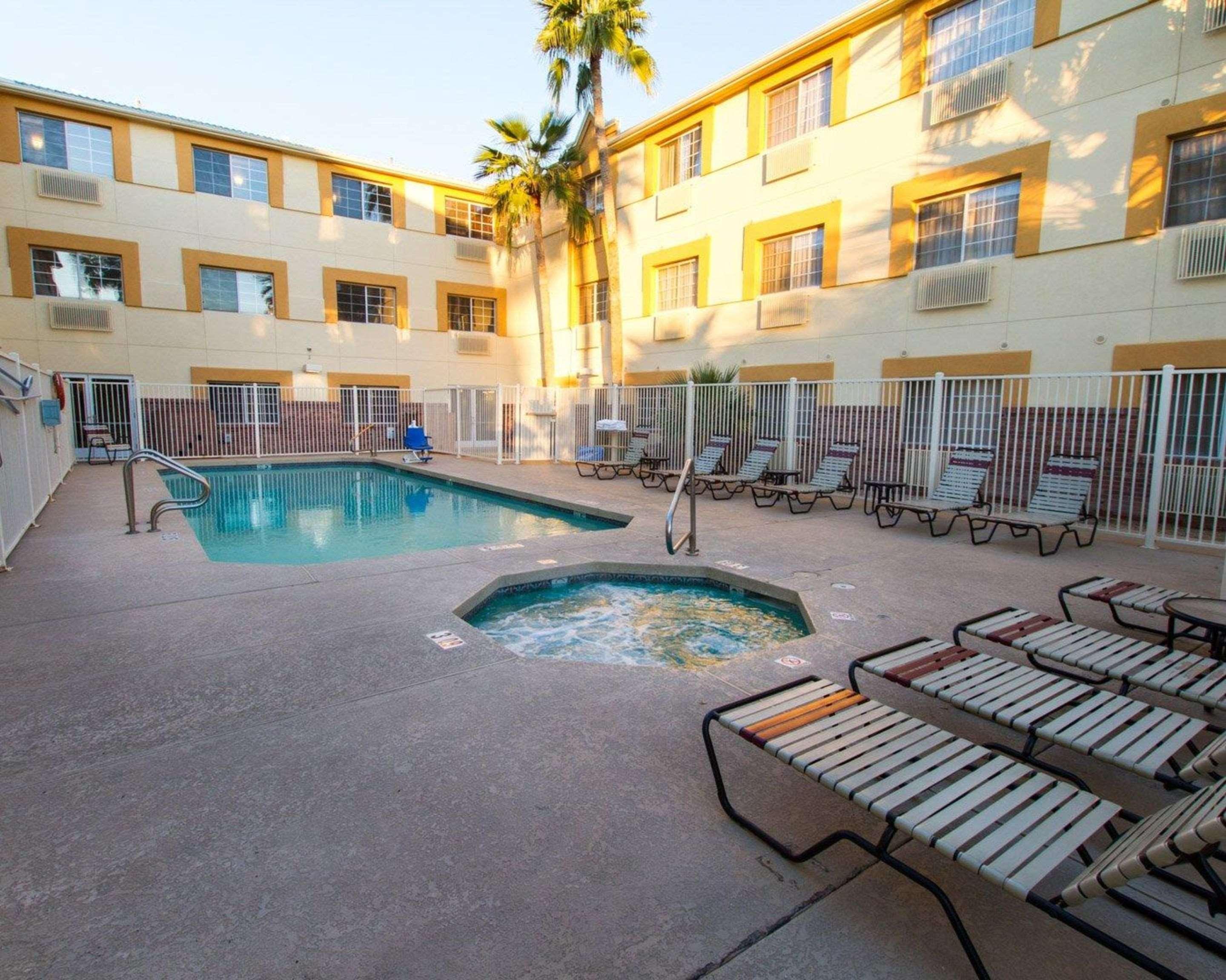 Comfort Suites Phoenix Airport Tempe Exterior photo